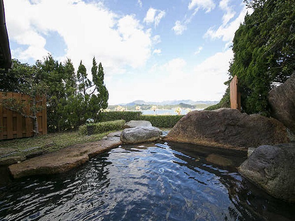 Public open-air bath